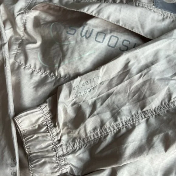 Nike Zip Up Elastic Hem Cuff Long Sleeve Hoodie Jacket Windbreaker Beige Sz S - Picture 4 of 5